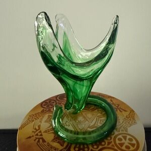 Elegant Green Art Glass Vase Hand Blown Swirl Vase Green Pre-Owned.